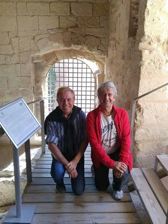 22 formas de subir al castillo santa Barbara. Alain y Hendrik"