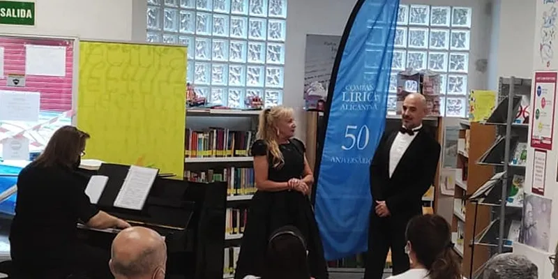 Anem a la biblio "Microconcierto de saxos"