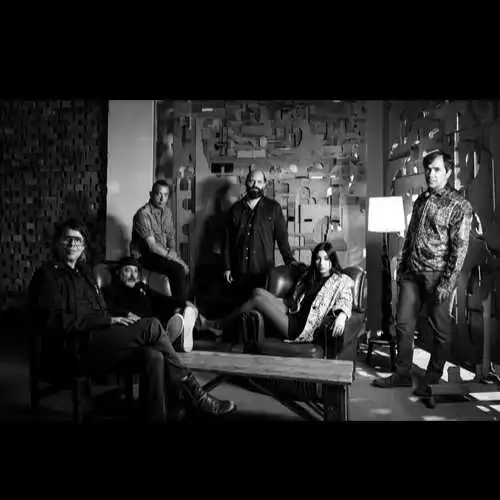 Beautify Junkyards en concierto