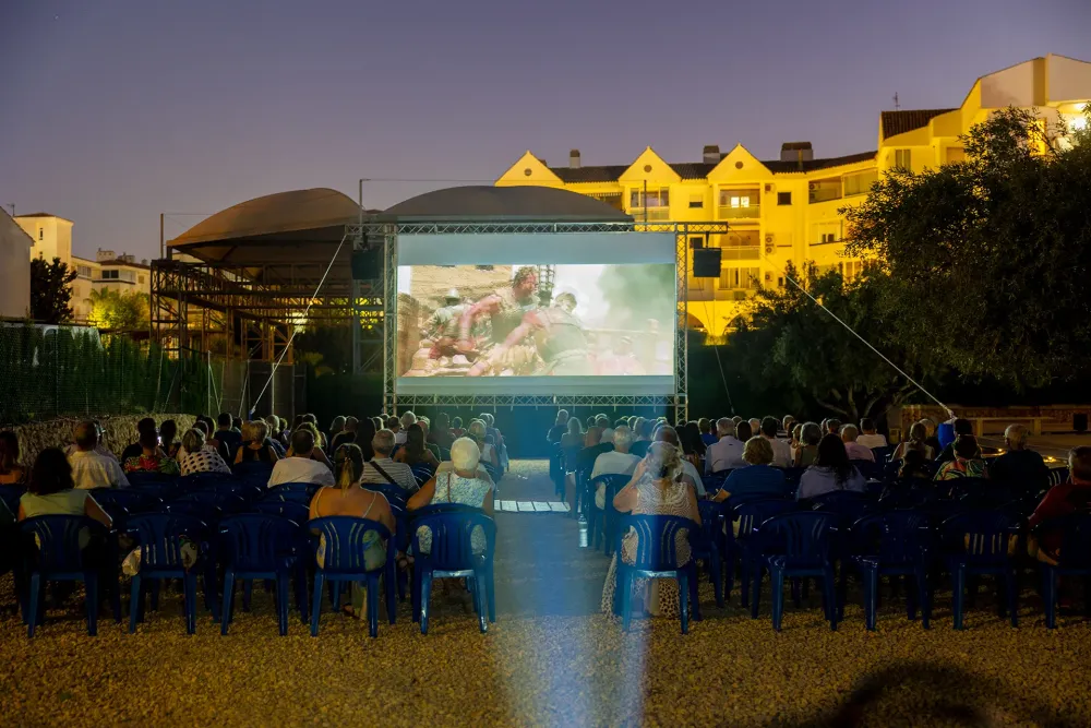 Cine al aire libre en el Museo Villa Romana de l'Albir