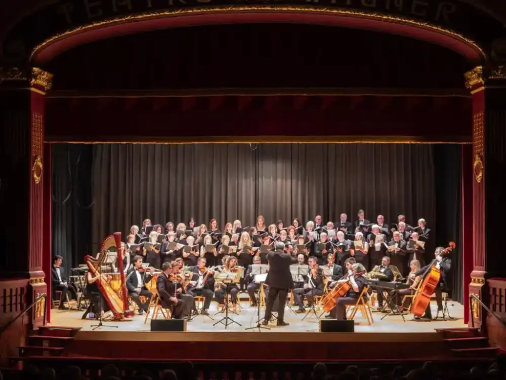 Concierto Titulado Viaje en el Tiempo a Cargo de la Coral Vinalopó y la Orquesta Sinfónica Akra Leuka.