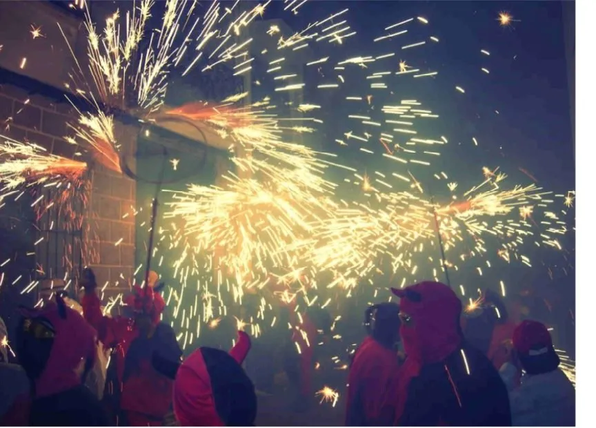 Correfocs para la noche del "Socarrat" en La Romana