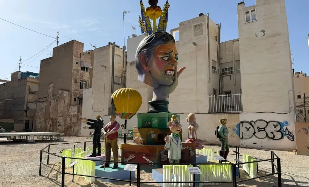 Cremà de la Hoguera de San Juan del Raval 2025