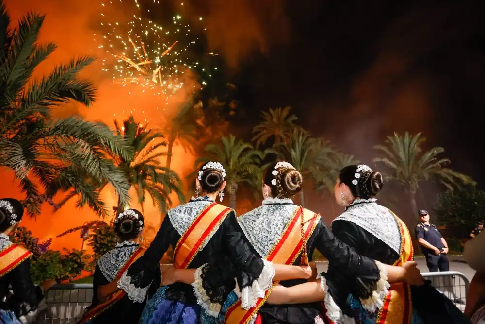 Cridá a la Festa, Gran Mascletà Vertical Nocturna y Juego de Truenos ► Fiestas de Agosto Elche