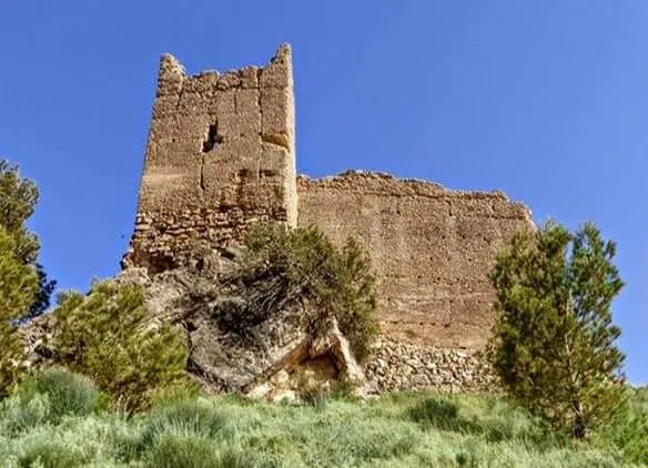 El Pantano de Relleu y el Castillo de Alcalans