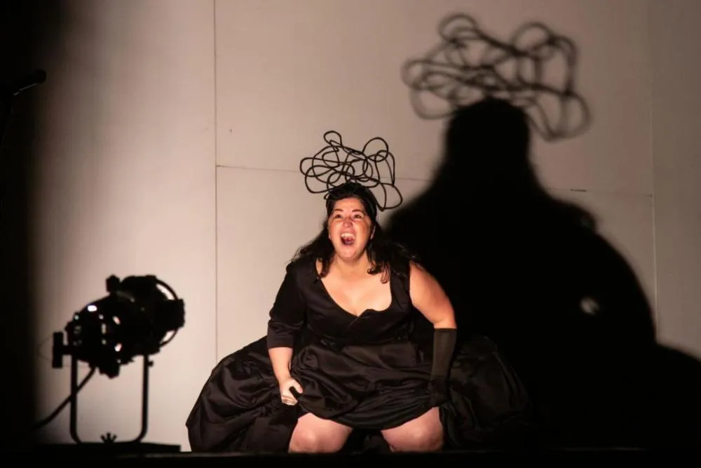 En Femení - Teatro "Menina. Soy una Puta Obra de Velázquez"