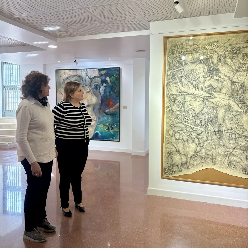 Exposición sobre Miguel Hernández con obras de arte y documentos históricos