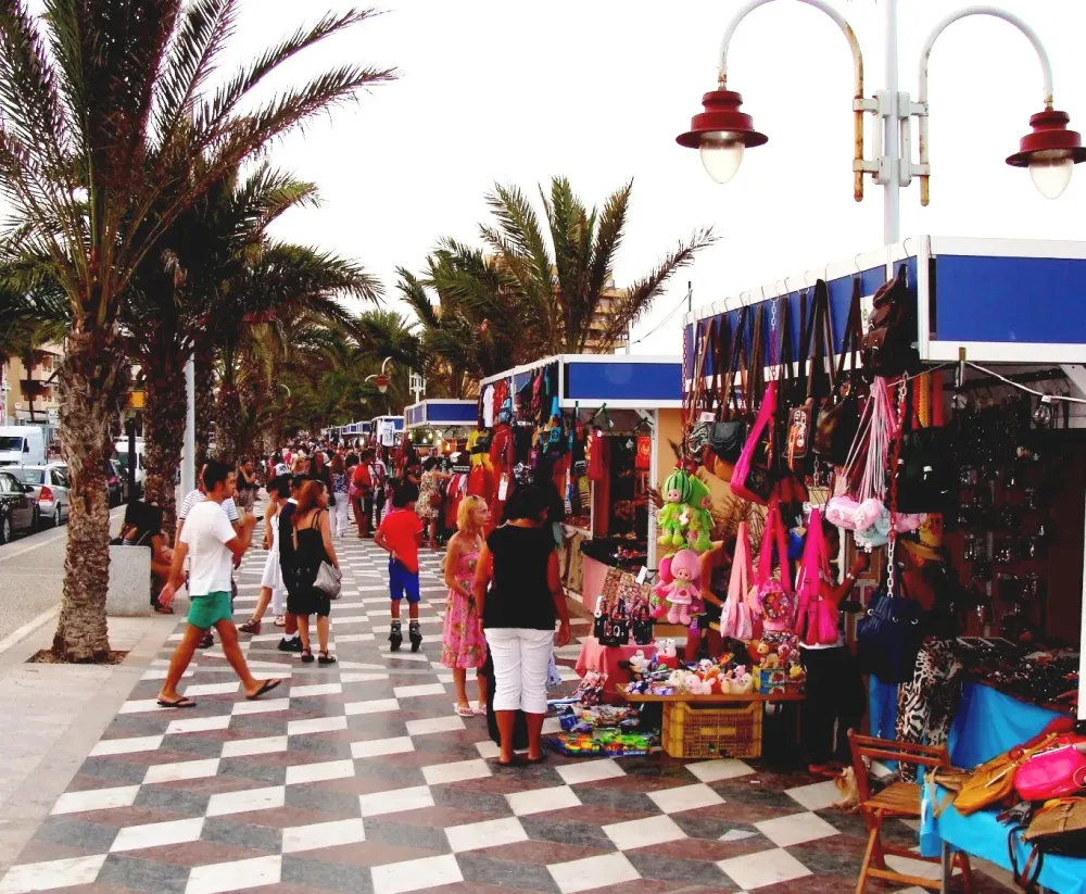 Feria de artesanía de verano Arenales del Sol 2024