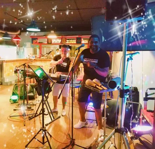 FIESTA SALSERA EN LITTLE HAVANA CON LOS 2D' CHOCOLATE SON