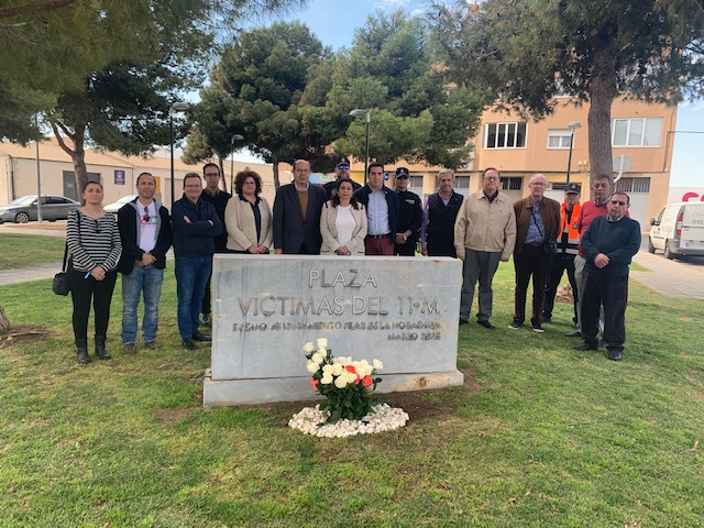 Homenaje a las Víctimas del Terrorismo (Oración, Ofrenda de Flores y Minuto de Silencio)