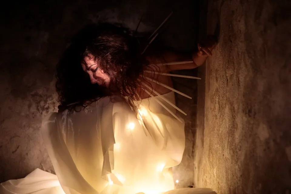 La artista Pilar Andújar en el Aljibe Renacentista