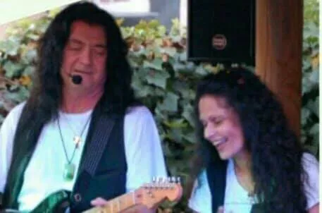 Live: guitarist Don Dimo