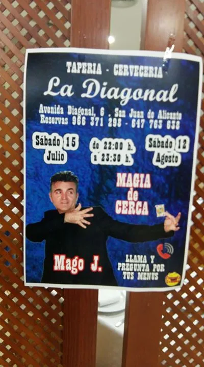 Magia de cerca por el mago J en Sant Joan