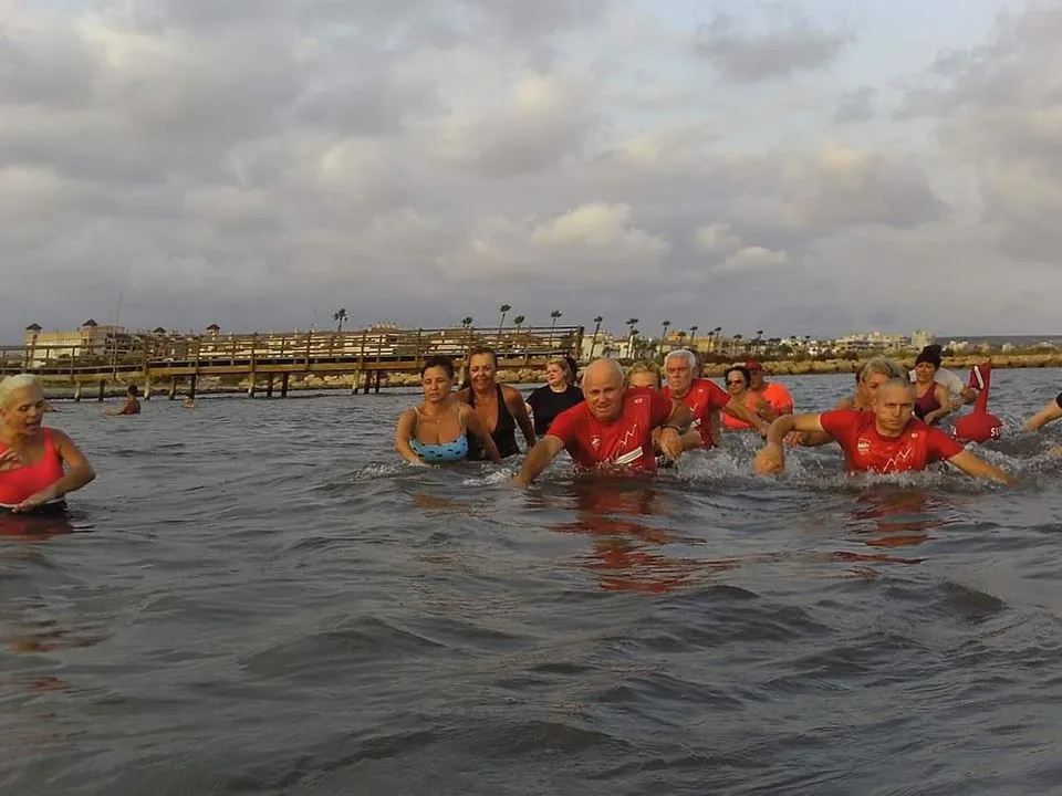 Marcha Acuática en las playas de Elche