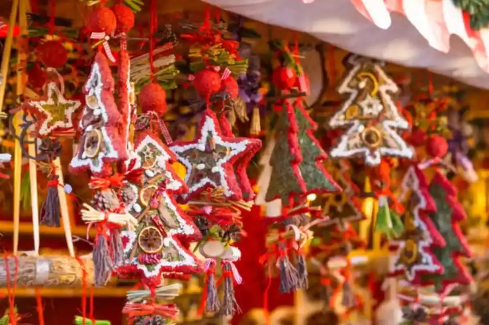 Mercado de Cascaruja, Porrate Navideño Feria del Libro Alicante 2024