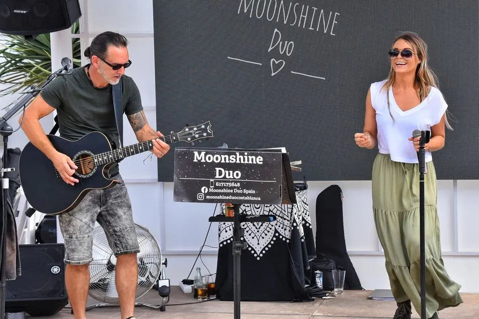 Moonshine Duo en Father Teds, Moraira