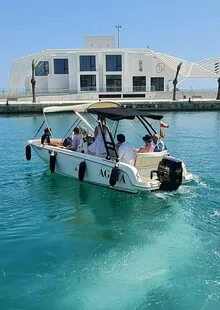 Navegar con embarcación para 8 personas en Alicante