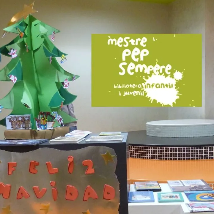 Taller de "Navidad, Nadal" en Biblioteca Pep Sempere de Elche