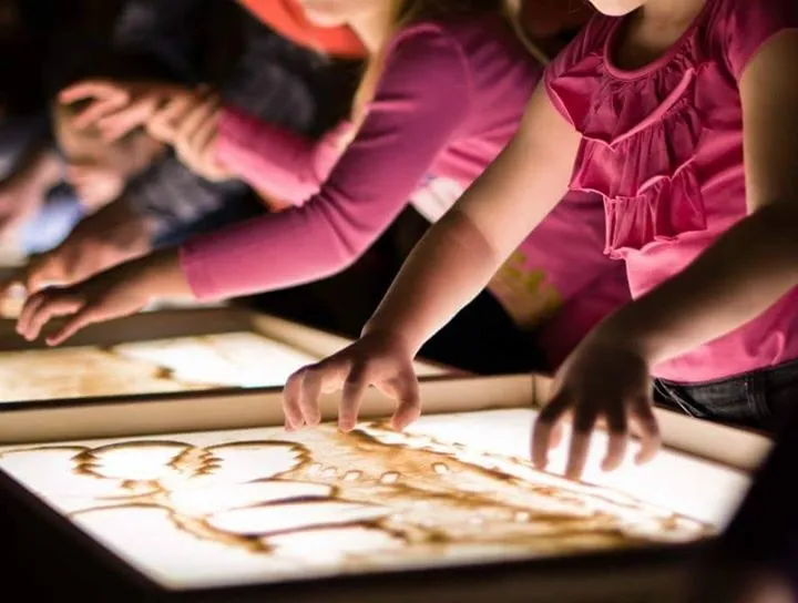 Taller familiar "Mesas de Luz" En NENOOS