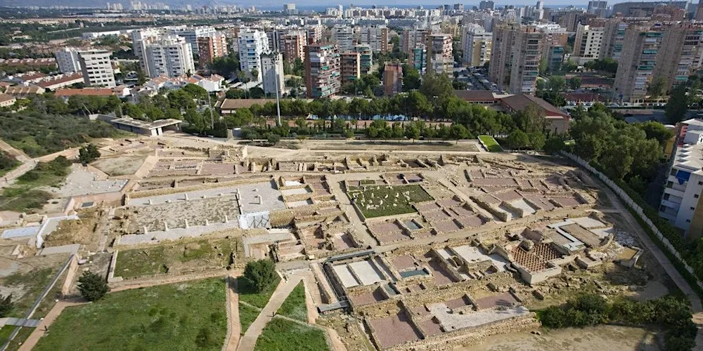 Visita al yacimiento arqueologico de Lucentum -Tossal de Manises-