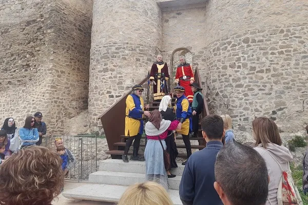 Visitas teatralizadas al castillo y el casco histórico de Sax
